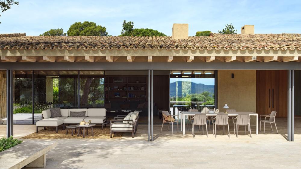 Designer outdoor furniture: Nardi resin chairs and Pebl rope lounge