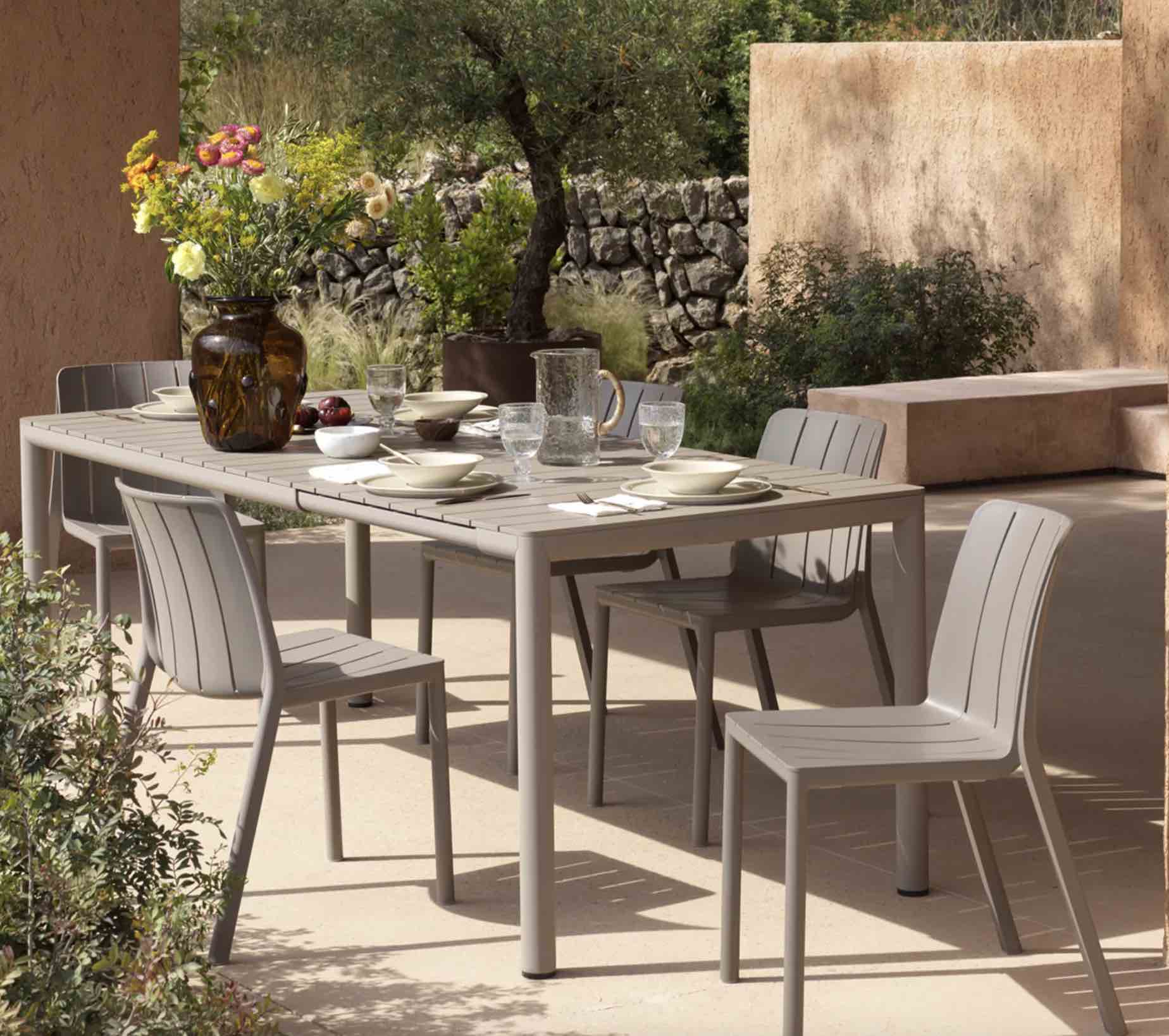 Outdoor Settings in Australia: Create A Beautiful Alfresco Space