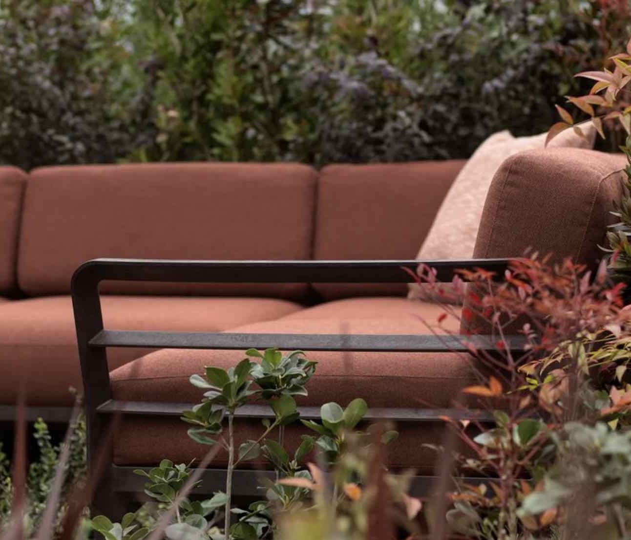 Creative Design Ideas With Nardi MAXIMO Modular Lounges