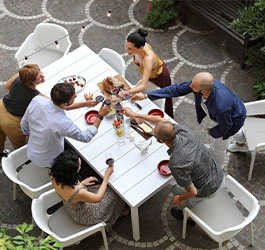 How to Create the Perfect Outdoor Dining Space