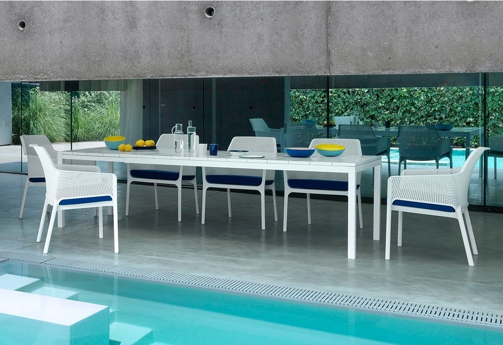 Do You Have All the Outdoor Furniture You Need For Holiday Entertaining and An Unforgettable Christmas?
