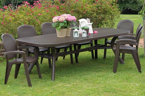 6 Ways to Freshen up Your Outdoor Living Area for Spring