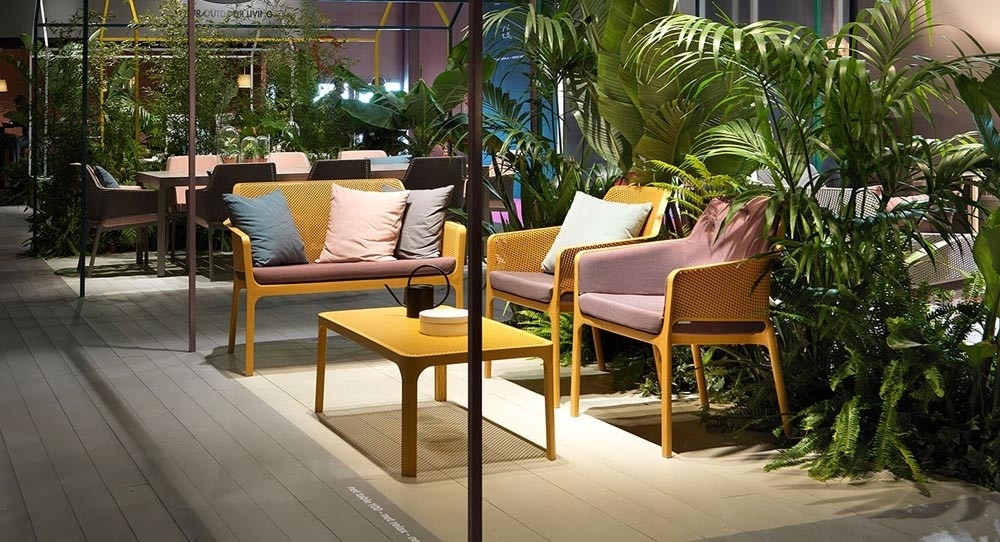 Should You Choose Outdoor Dining or Lounge Furniture (Or Both